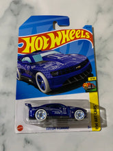 Hot Wheels HW Art Cars Custom '11 Camaro